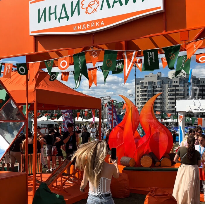 kostyor-indilight-na-vk-fest Арт-объект костёр для Indilight на VK Fest на площадке фестиваля